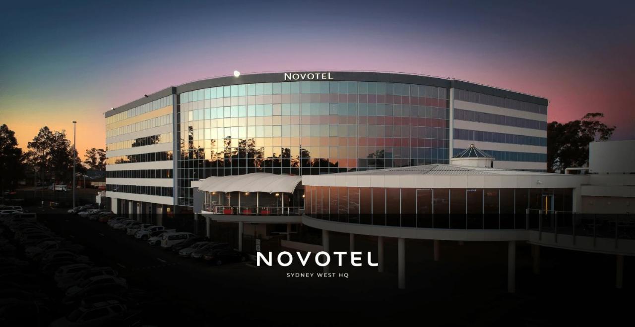 Building hotel Novotel Sydney West HQ