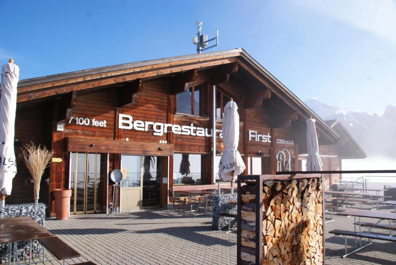 Building hotel Berggasthaus First