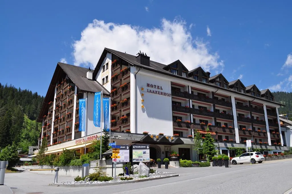 Building hotel Hotel Laaxerhof