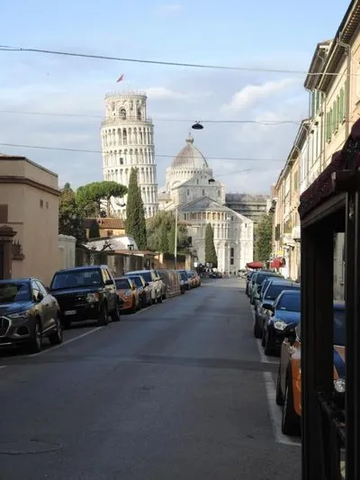 Building hotel B&B Ariston Pisa Tower