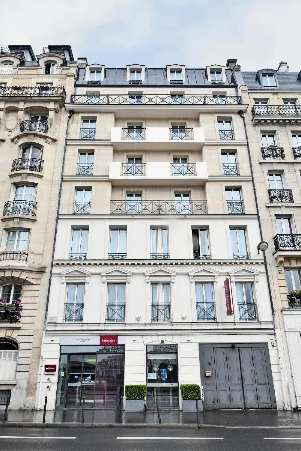 Building hotel Mercure Paris Gare du Nord La Fayette