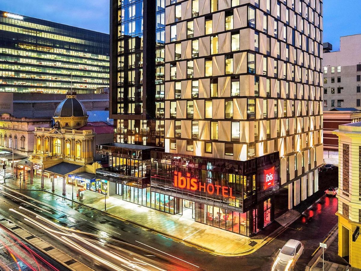 Building hotel ibis Adelaide