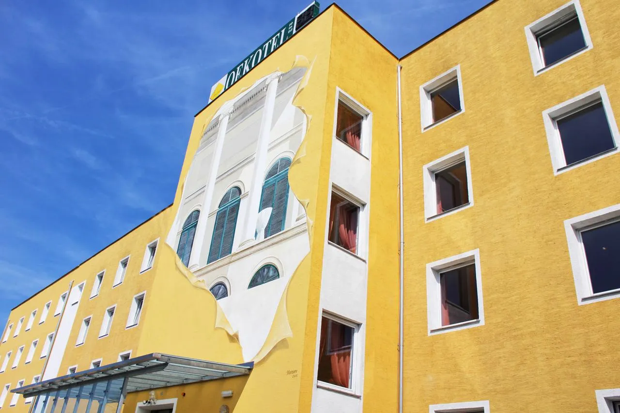 Building hotel OEKOTEL Salzburg