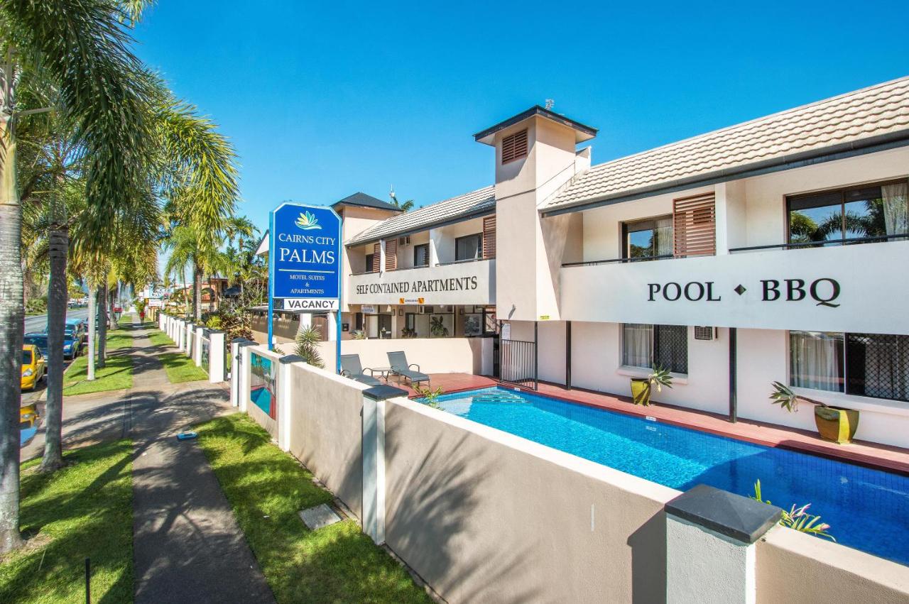 Building hotel Cairns City Palms