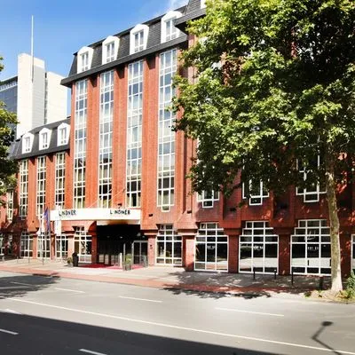 Building hotel Lindner Hotel City Plaza