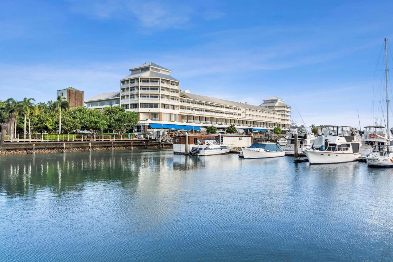 Building hotel Shangri-La Hotel, The Marina, Cairns