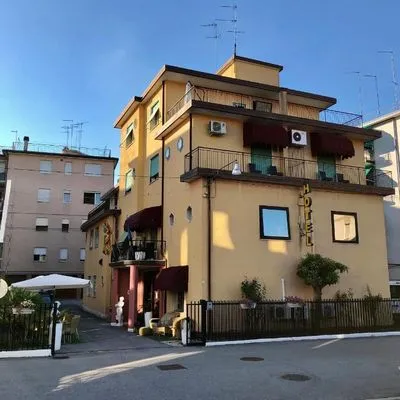 Building hotel Hotel Delle Rose