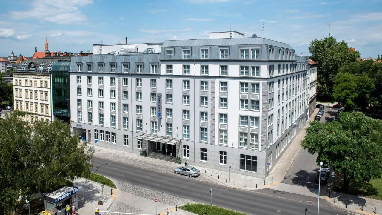 Building hotel Radisson Blu Wroclaw