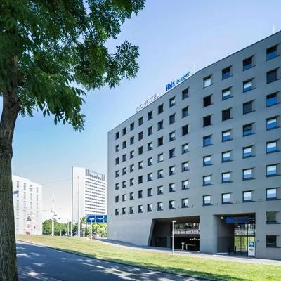 Building hotel ibis budget Basel City