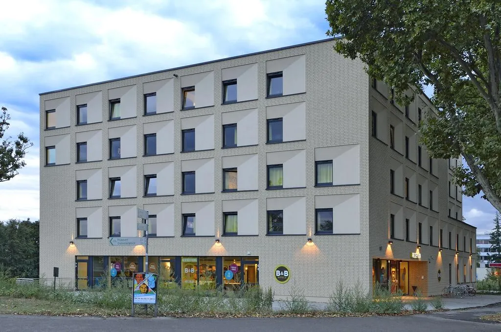 Building hotel B&B Hotel Karlsruhe