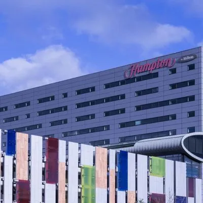 Building hotel Hampton By Hilton Liverpool John Lennon Airport