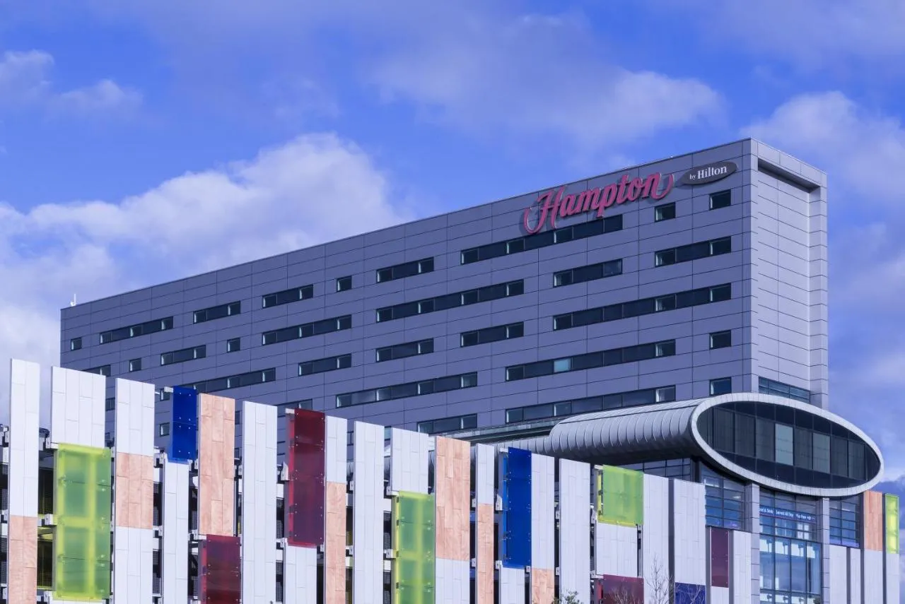 Building hotel Hampton By Hilton Liverpool John Lennon Airport