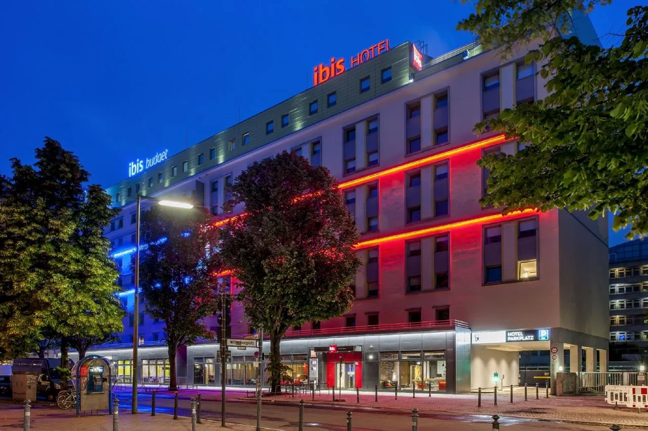 Building hotel ibis Berlin Kurfuerstendamm