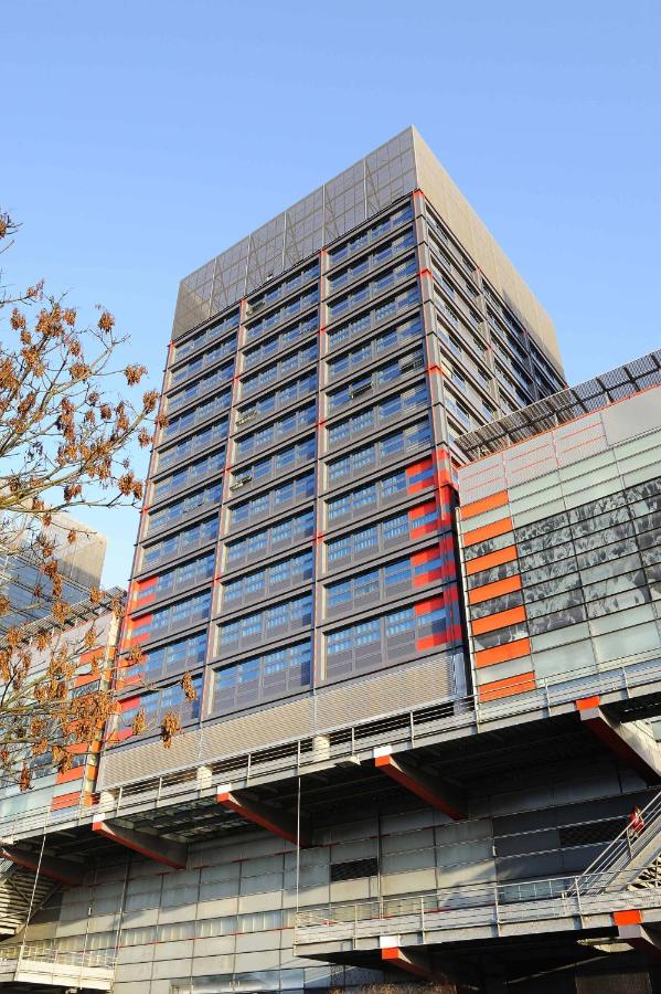 Building hotel Séjours & Affaires Lille - Europe