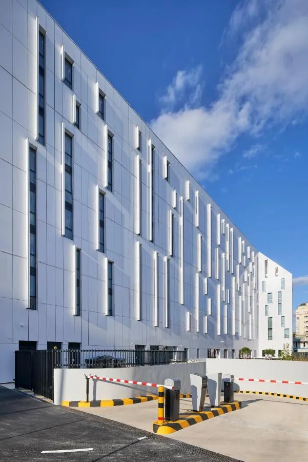 Building hotel Toyoko INN Marseille Saint Charles