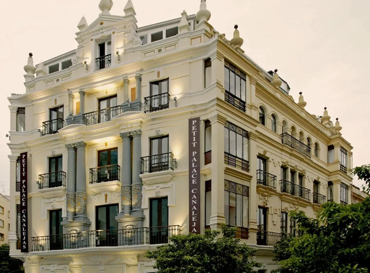 Building hotel Hotel Petit Palace Canalejas Sevilla