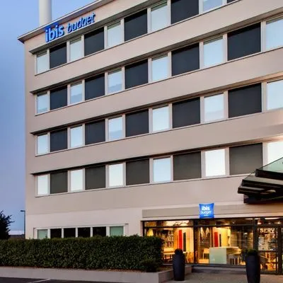 Building hotel ibis Clermont Ferrand Sud Carrefour Herbet Hotel