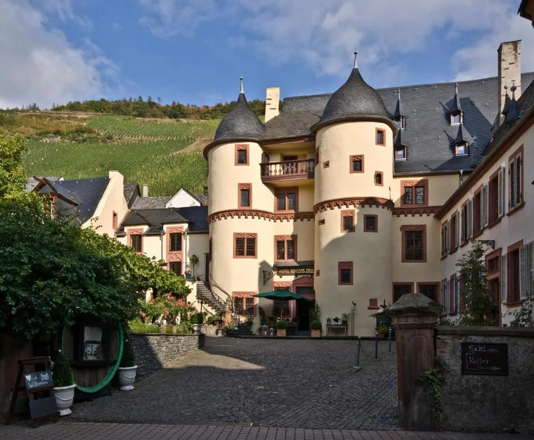 Building hotel Hotel Schloss Zell