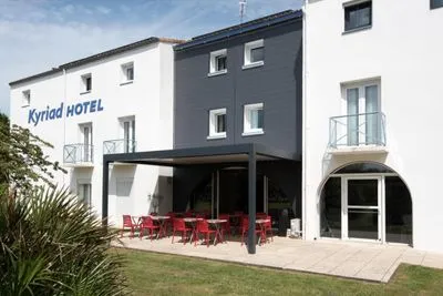 Building hotel Kyriad La Rochelle centre ville 