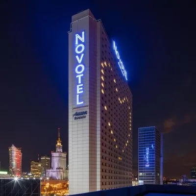 Building hotel Novotel Centrum