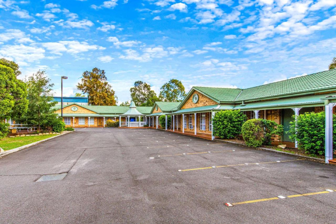 Building hotel Quality Inn Penrith Sydney