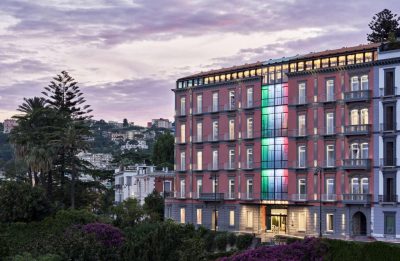 Building hotel De Bonart Naples