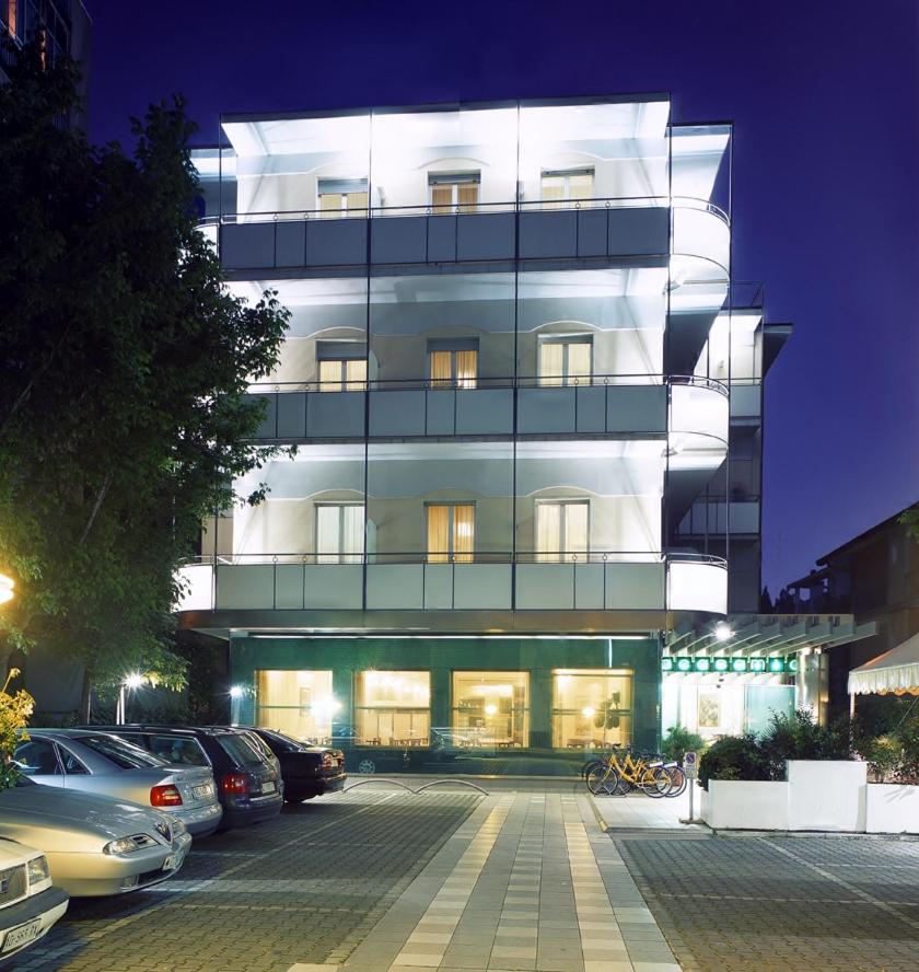 Building hotel ACM Welcome Hotel
