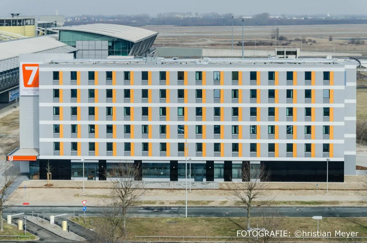 Building hotel Campanile Leipzig Halle Airport