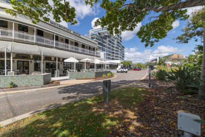 Building hotel Oaks Townsville Metropole Hotel