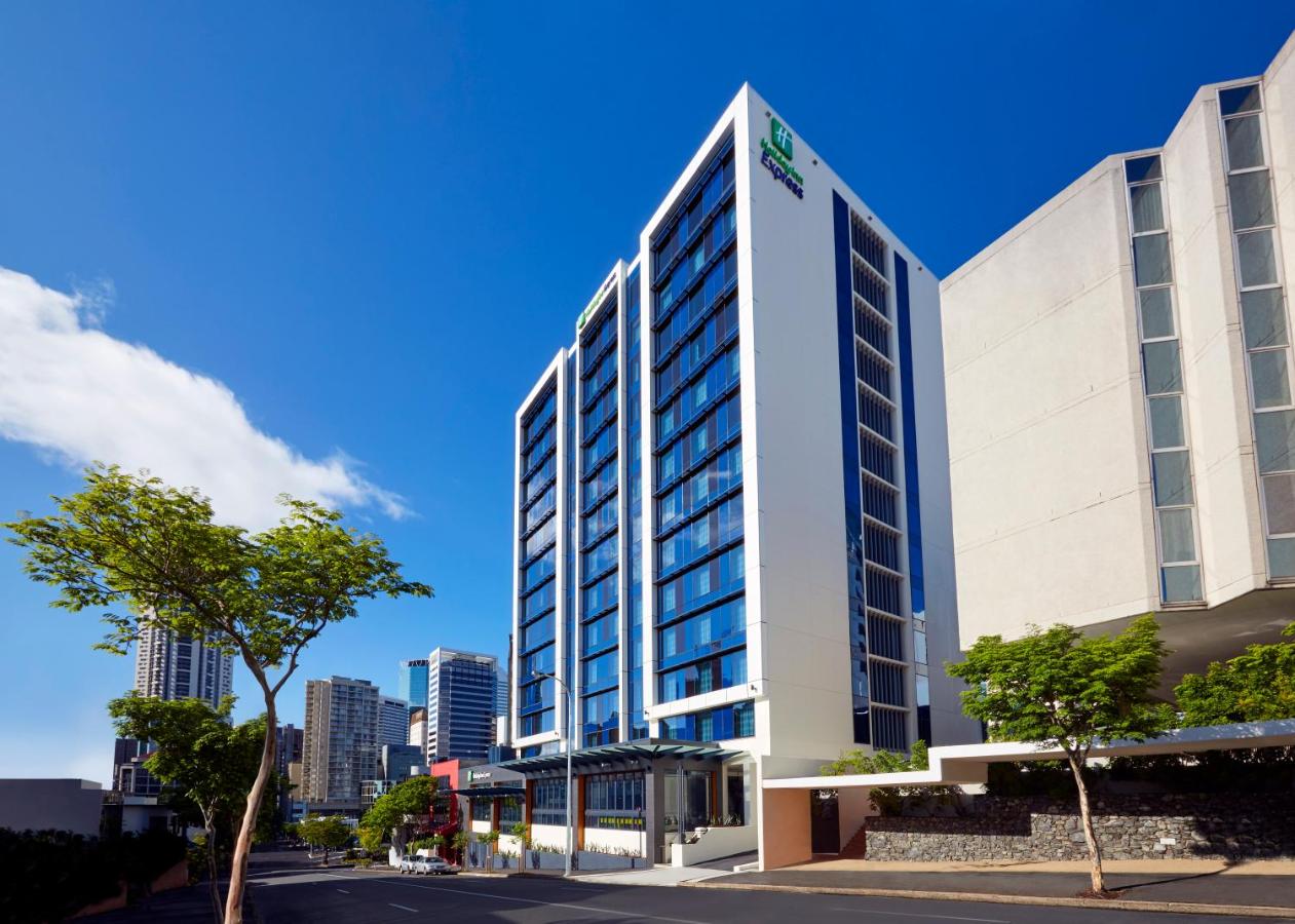 Building hotel Holiday Inn Express Brisbane Central