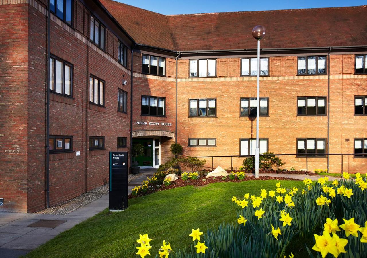 Building hotel Peter Scott House
