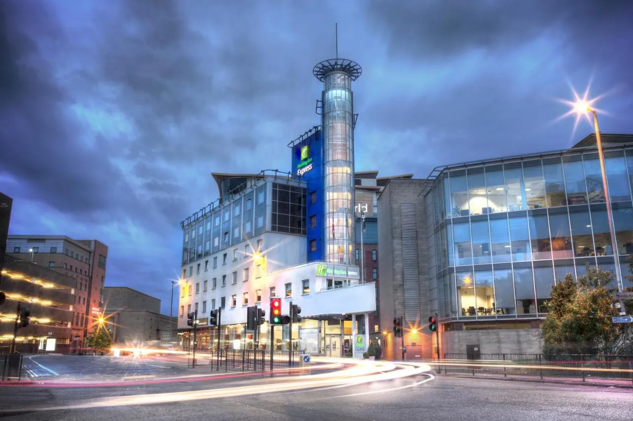 Building hotel Express By Holiday Inn Glasgow City Centre-Theatrelan