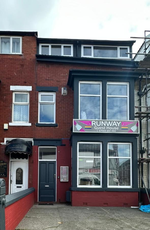 Building hotel Runway Guest House Blackpool