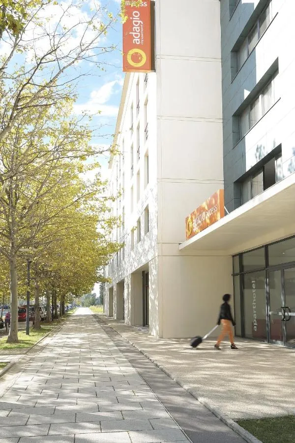Building hotel Hotel Adagio Access Avignon