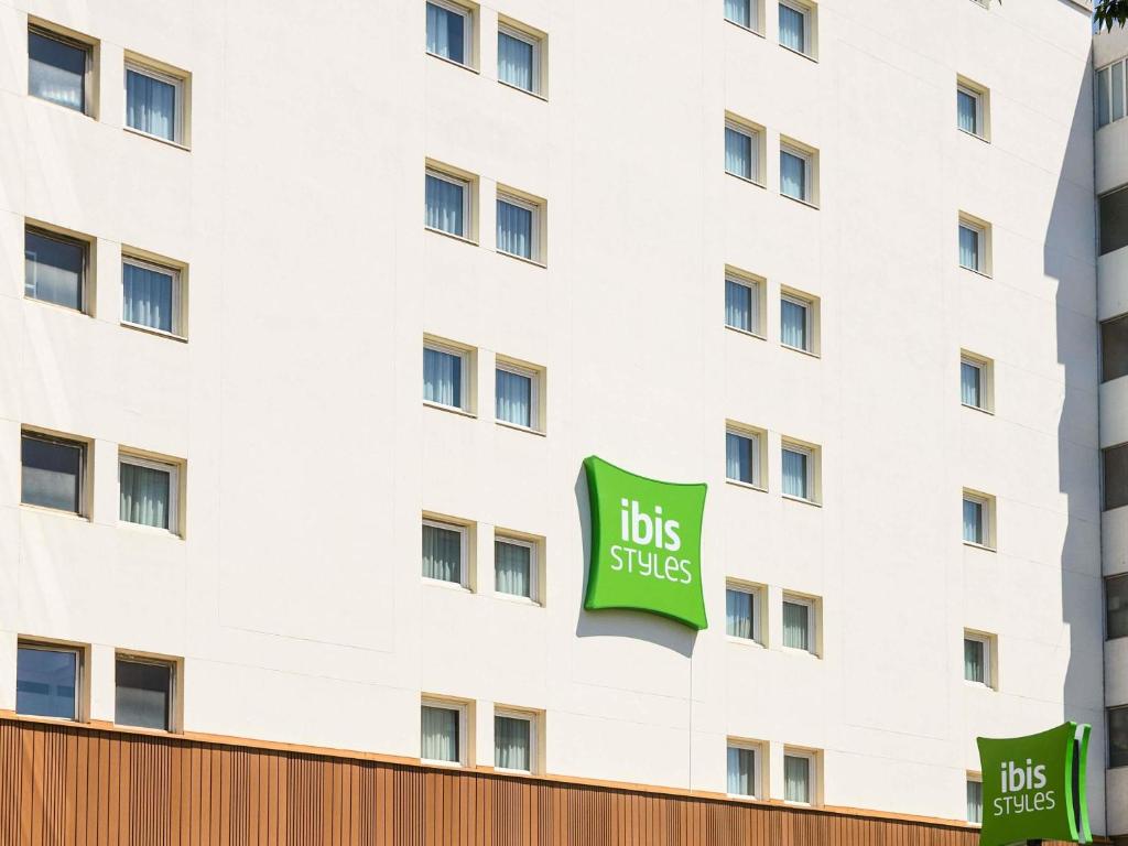 Building hotel Ibis Styles Marseille Palais des Congrès Vélodrome