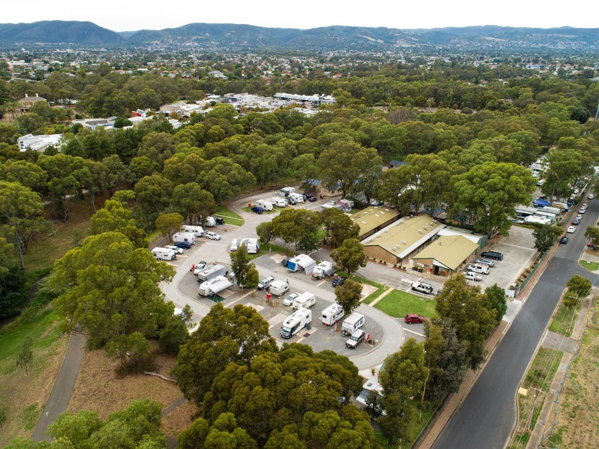 Building hotel Windsor Gardens Caravan Park