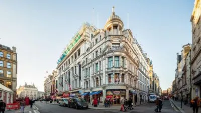 Building hotel Zedwell Piccadilly Circus