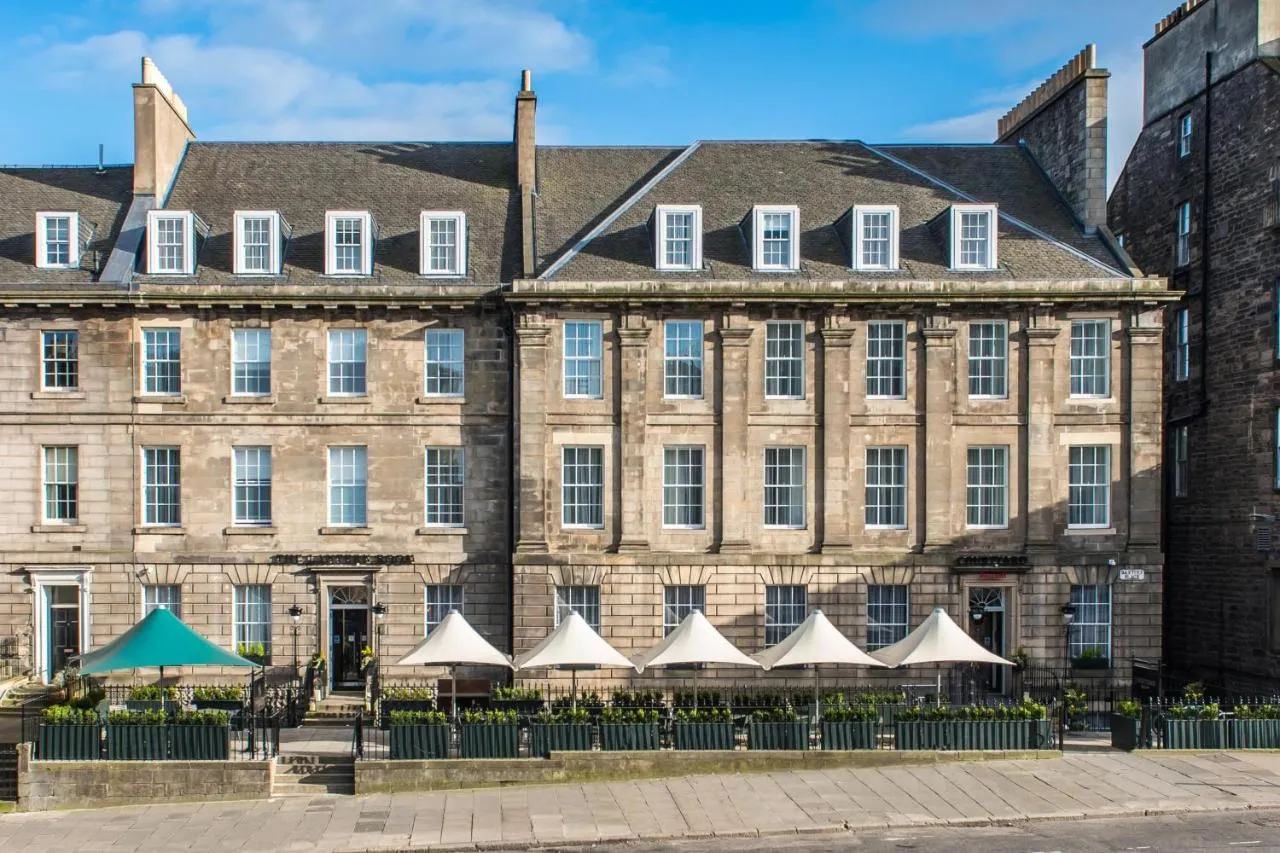 Building hotel Courtyard by Marriott Edinburgh City