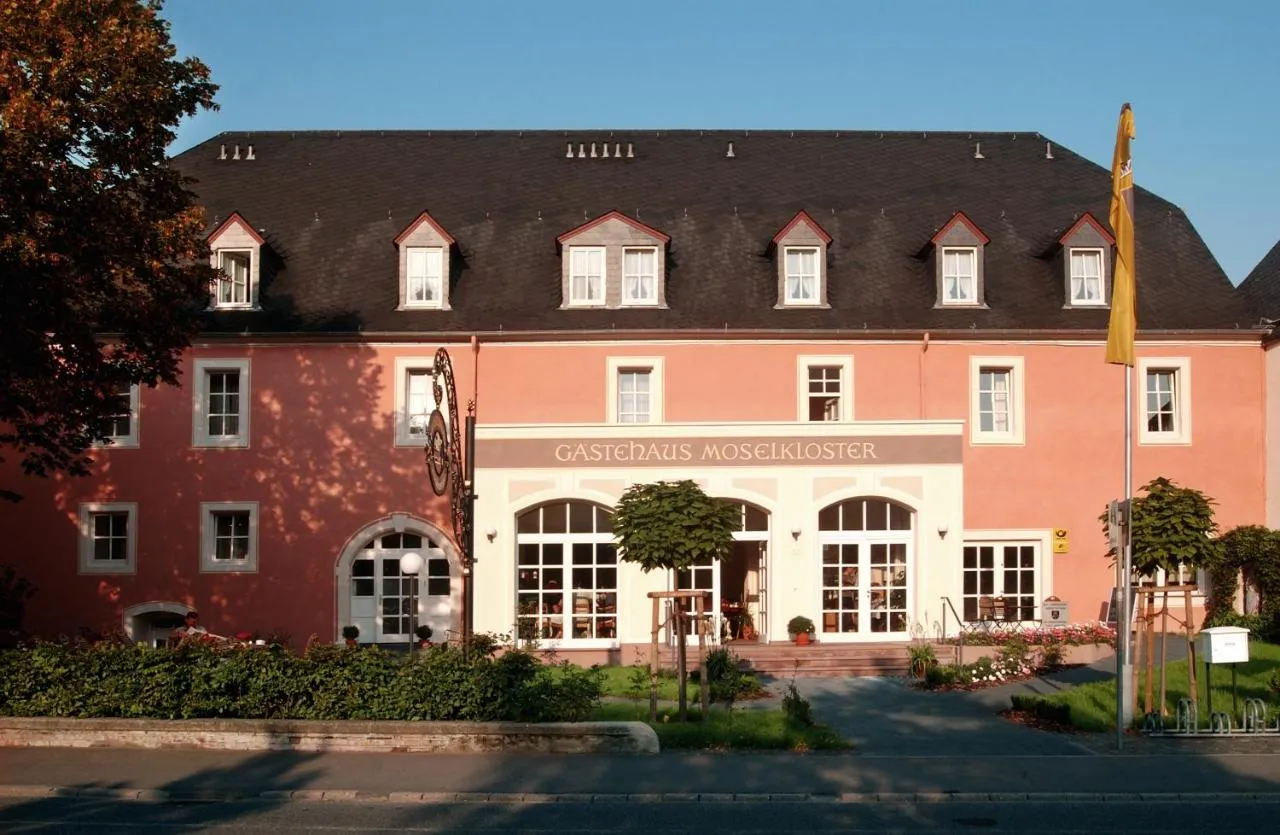 Building hotel Ferienhaus Moselkloster