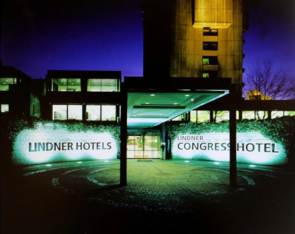 Building hotel Lindner Hotel Düsseldorf Seestern