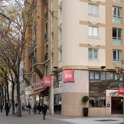 Building hotel ibis Paris Avenue d'Italie 13ème