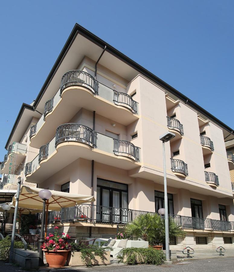Building hotel Hotel Piccinelli
