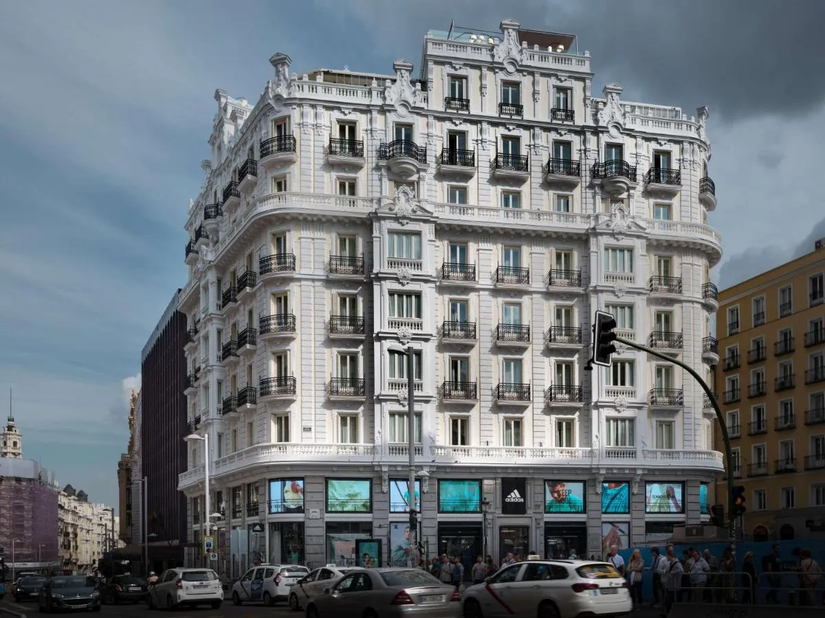 Building hotel NH Collection Madrid Gran Via