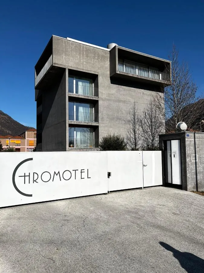 Building hotel Chromotel