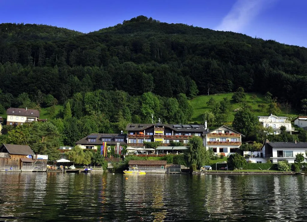 Building hotel Hotel Grünberg am See