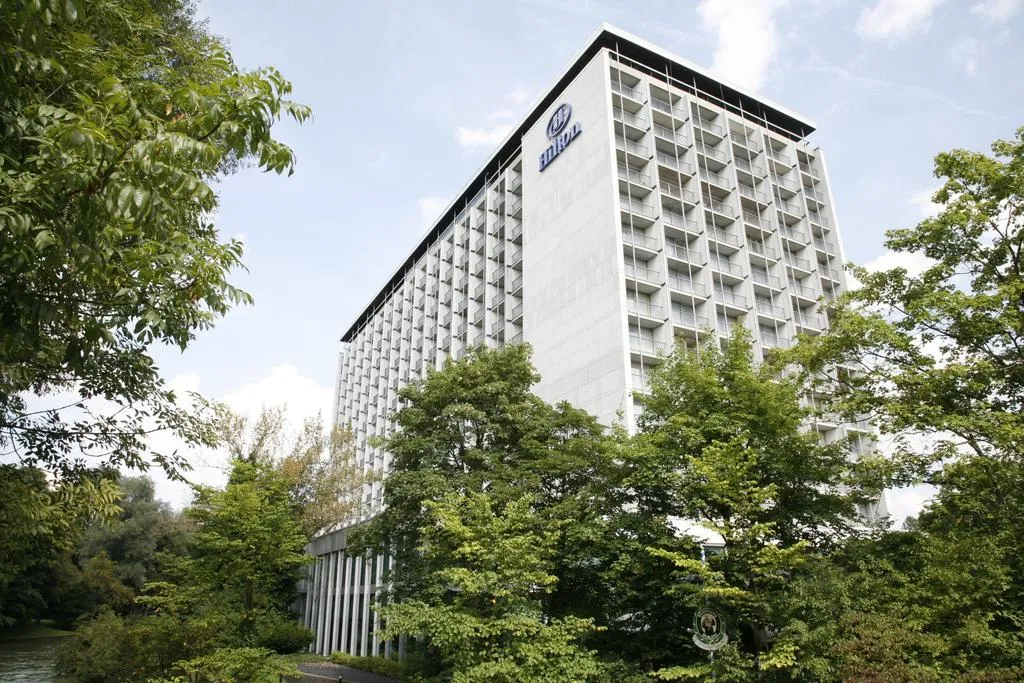 Building hotel Hilton Munich Park