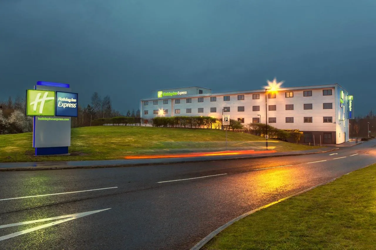 Building hotel Holiday Inn Express Manchester Airport
