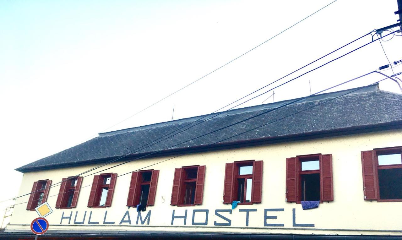 Building hotel Hullám Hostel