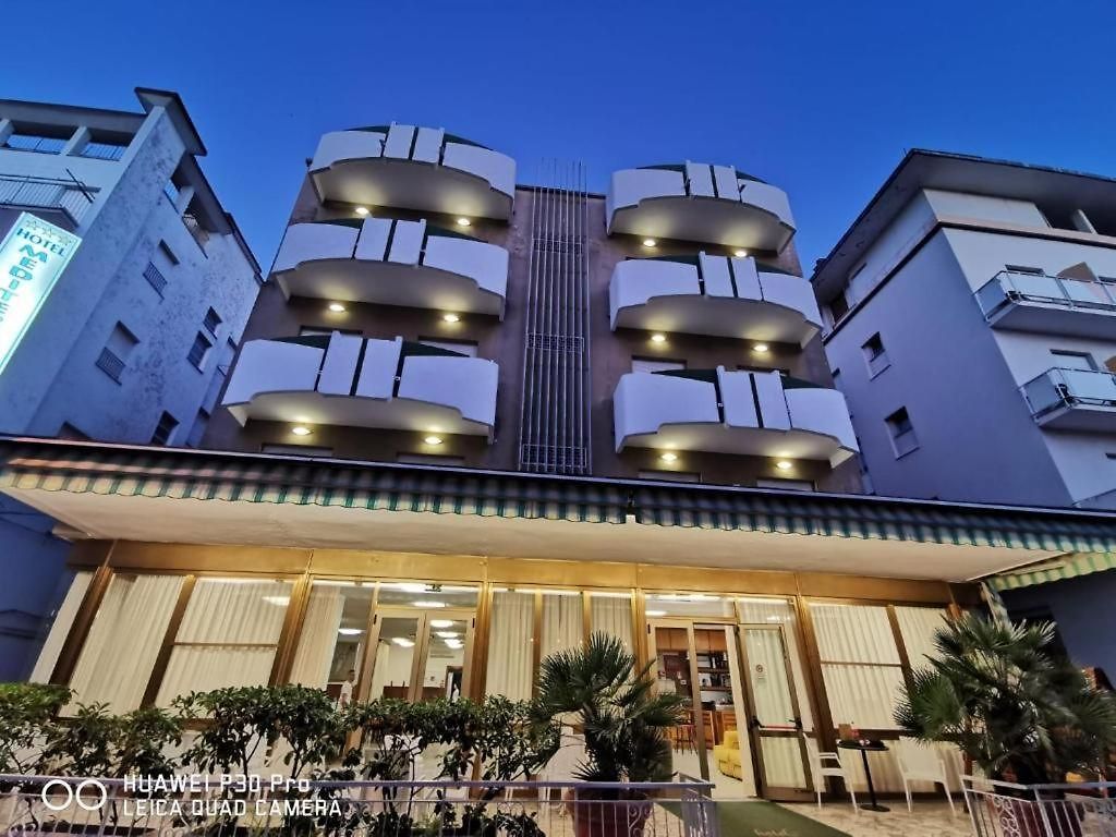 Building hotel Hotel Mediteraneo 