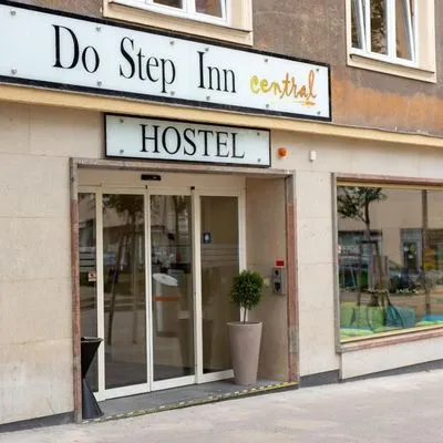 Building hotel Do Step Inn Central - Contactless Check-In